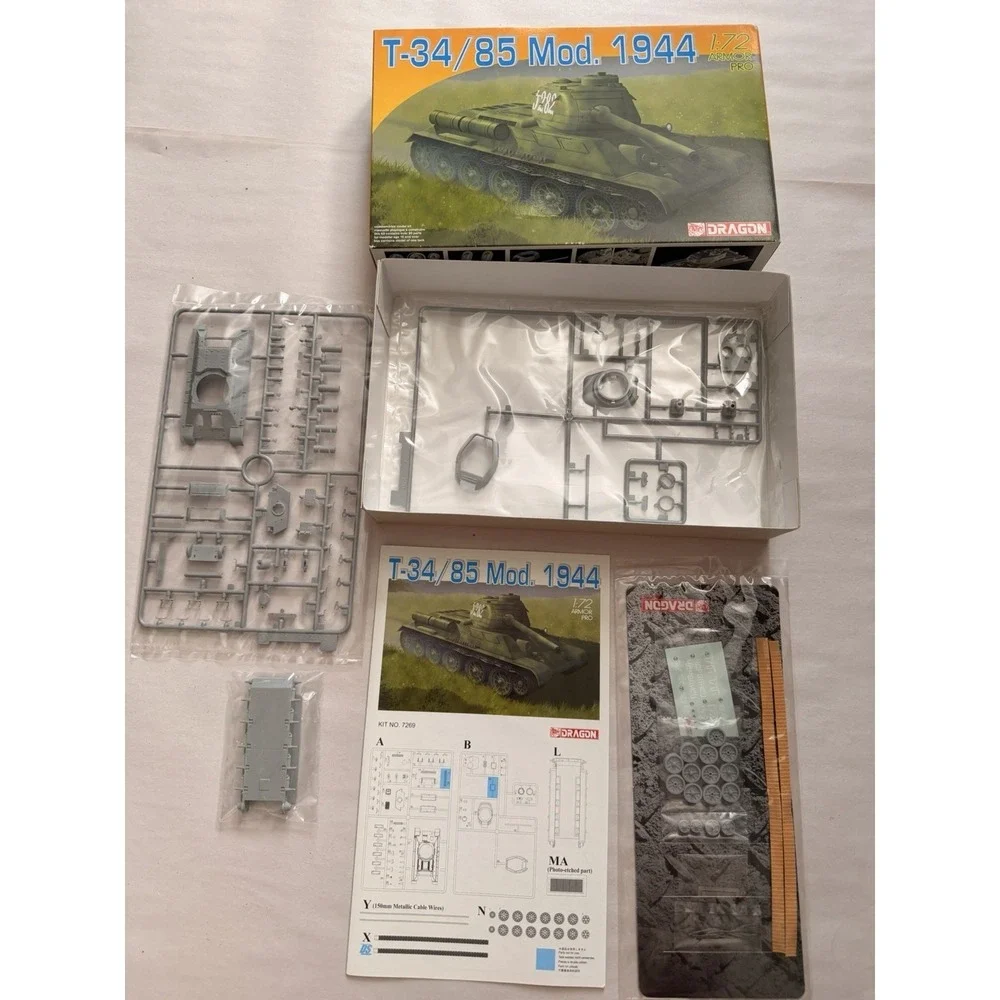 Dragon 7269 T-34/85 Mod. 1944 Armor Pro 1/72 Scale Model Kit Open Box